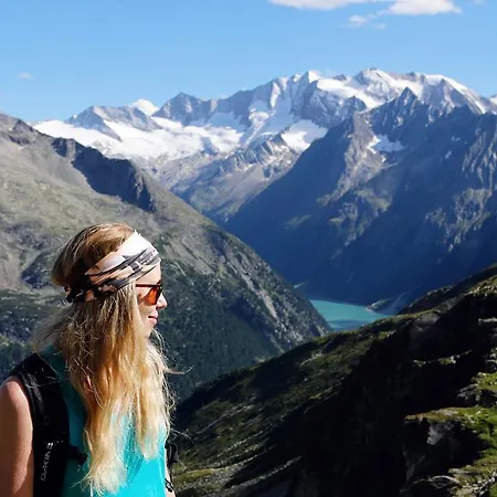 & Glueck Auf Szálloda